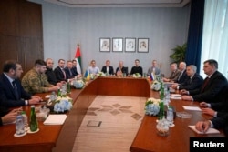  Кадър от договарянията в Абу Даби, 24 януари 2026 година 