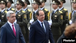 Armenia - French President Francois Hollande (R) is greeted by his Armenian counterpart Serzh Sarkisian at the start of an official visit to Yerevan, 12May2014.