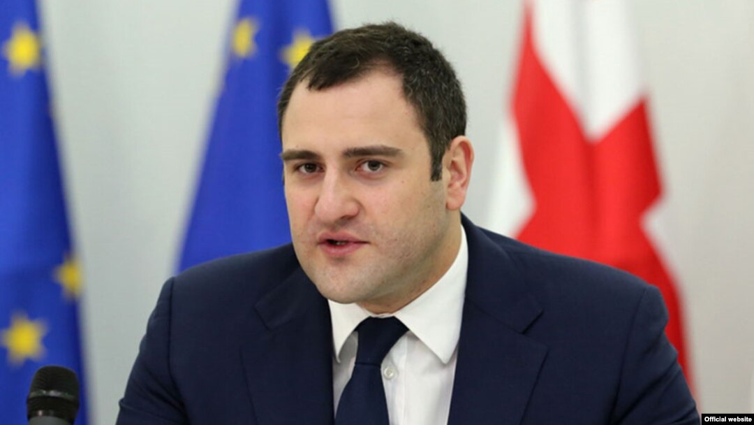 Александр Чикаидзе назвал причину отставки: «Это решение стало следствием прозвучавших в последнее время обвинений в мой адрес, будто я покрываю людей, участвовавших в убийстве Зураба Вазагашвили. Несмотря на то, что это обвинение не соответствует действительности, я все же чувствую моральную ответственность, поэтому я оставляю занимаемый мною пост»