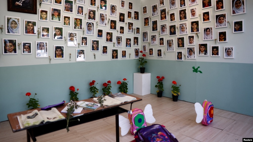 تصاویر تعدادی از دانش‌آموزان کشته‌شدۀ مینابی، در مراسمی در تهران