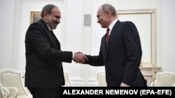 Встреча Владимира Путина (справа) и Никола Пашиняна в Москве, 27 декабря 2018 г.