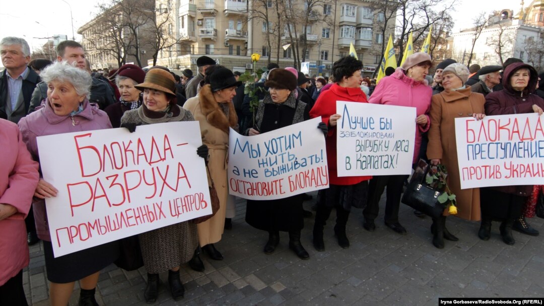 Учасники акції у Маріуполі 7 березня