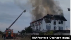 Hotelul din Tătărani/ jud. Prahova care a luat foc și în care au murit două tinere angajate nepaleze fusese construit ilegal, pe locul unui salon de evenimente.