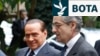 Ndër kandidatët më të përmendur është Antonio Zanardi Landi (i pari nga e djathta). Në këtë fotografi Landi shihet me kryeministrin e atëhershëm italian, Silvio Berlusconi, në Romë, në dhjetor 2010.