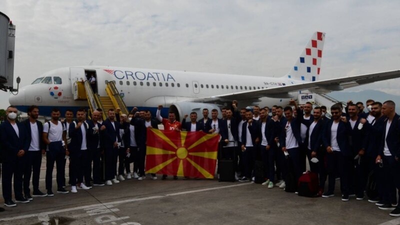 Македонските фудбалери заминаа за Букурешт каде што ќе играат на Европското првенство
