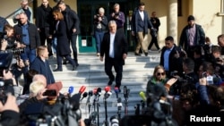 Viktor Orban, așteptat de presă după ce a votat la Budapesta.