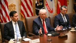 دونالد ترامپ (وسط) رئیس‌جمهور آمریکا در کنار پیت هگست (نفر اول از راست) وزیر دفاع و مارکو روبیو، وزیر خارجه ایالات متحده