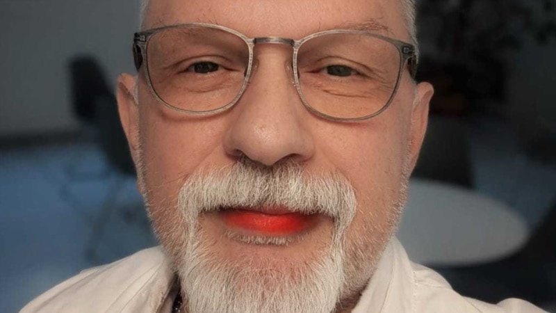 ბელარუსი კაცები წითელი პომადით - მარია კოლესნიკავას მხარდამჭერი ფლეშმობი, რომელსაც პროპაგანდა „სამარცხვინოს“ უწოდებს