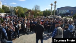 Митинг против назначения Дмитрия Трапезникова мэром Элисты