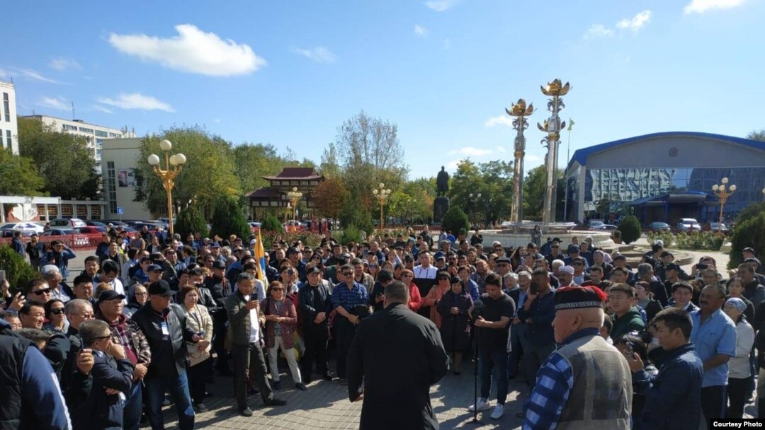 Митинг против назначения мэром Элисты Дмитрия Трапезникова