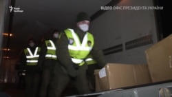 Літак з масками та тестами на коронавірус прибув з Китаю до України – відео