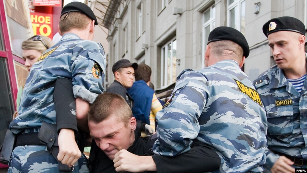 Законопроект, внесенный в Госдуму, может ужесточить ответственность сотрудников МВД за правонарушения.