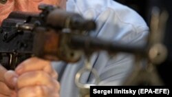 Раніше влада закликала вилучати у росіян і білорусів, що живуть в Естонії, вогнепальну зброю
