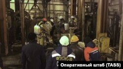 Өрт шыққаннан Соликамск шахтасына түскен құтқарушылар. Ресей, Пермь облысы, 22 желтоқсан 2018 жыл.