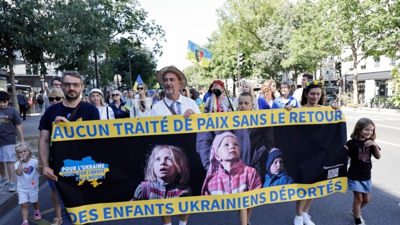 Britania vendos sanksione të reja ndaj Rusisë për dëbimin e fëmijëve ukrainas