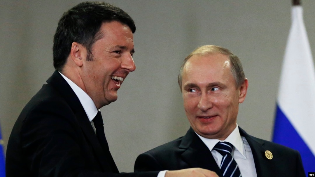 Russian President Vladimir Putin (right) meets with Italian Prime Minister Matteo Renzi during the G20 summit in Antalya, Turkey, on November 16.