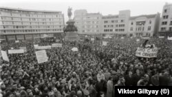 Demonstrație la Sofia, după colapsarea regimului comunist în Bulgaria, 17 decembrie 1989