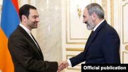 Armenia - Prime Minister Nikol Pashinian (R) meets with Iranian Ambassador Seyed Kazem Sajjad in Yerevan, 8 June 2018.