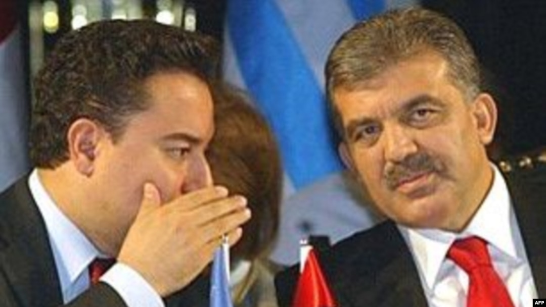 Turkish President Abdullah Gul (right) with Foreign Minister Ali Babacan (file photo)