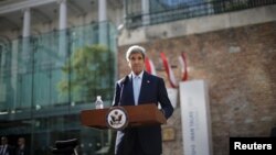 John Kerry la o conferință de presă despre negocierile privind programul nuclear iranian, Viena, 5 iulie 2015.
