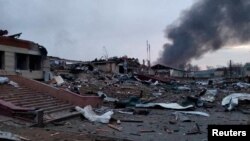 Baza de la Iavoriv după atacul de duminică al forțelor ruse. E cel mai apropiat punct terestru de NATO care a fost bombardat până acum de ruși. 