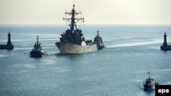 Baltik deňzinde Birleşen Ştatlaryň ýolbaşçylygyndaky raketa ýumrujysy.