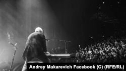 Андрей Макаревич на концерте, 2025