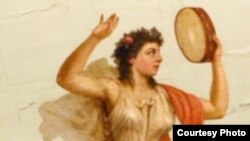 Муза Терпсихора на плафоне Большого театра изображена танцующей, с бубном