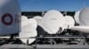 Супутникові антени географічного покриття на даху штаб-квартири Eutelsat Group Paris в Іссі-ле-Муліно, Франція, 3 квітня 2025 року