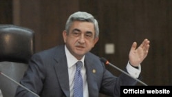 Armenia -- President Serzh Sarkisian defends his agreements with Turkey at a meeting of his Public Council on September 30, 2009.