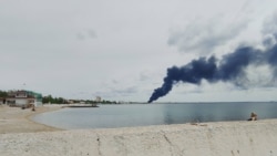 Дым от пожара на морской нефтяном терминале. Феодосия, Крым.30 мая 2026 года