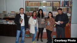 "Bizim yol"çular "Qanun"un kitabları ilə