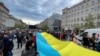 На акції протесту проти російського впливу у Чехії розгорнули український прапор