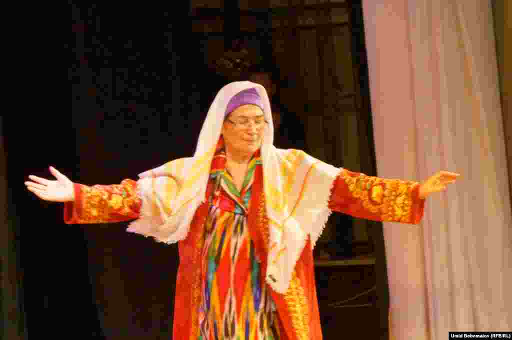 Таллиндаги ўзбеклар жамияти раҳбари Лола опа