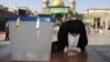 Toți cei patru candidați de pe buletinul de vot au fost examinați și aprobați de Consiliul Gardienilor, un organism de supraveghere neales ai cărui membri sunt numiți direct și indirect de liderul suprem Ayatollah Ali Khamenei.