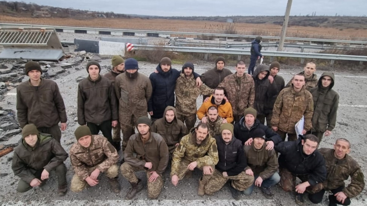 Some 100 Ukrainian, Russian Prisoners Exchanged In Second Swap This Week pic