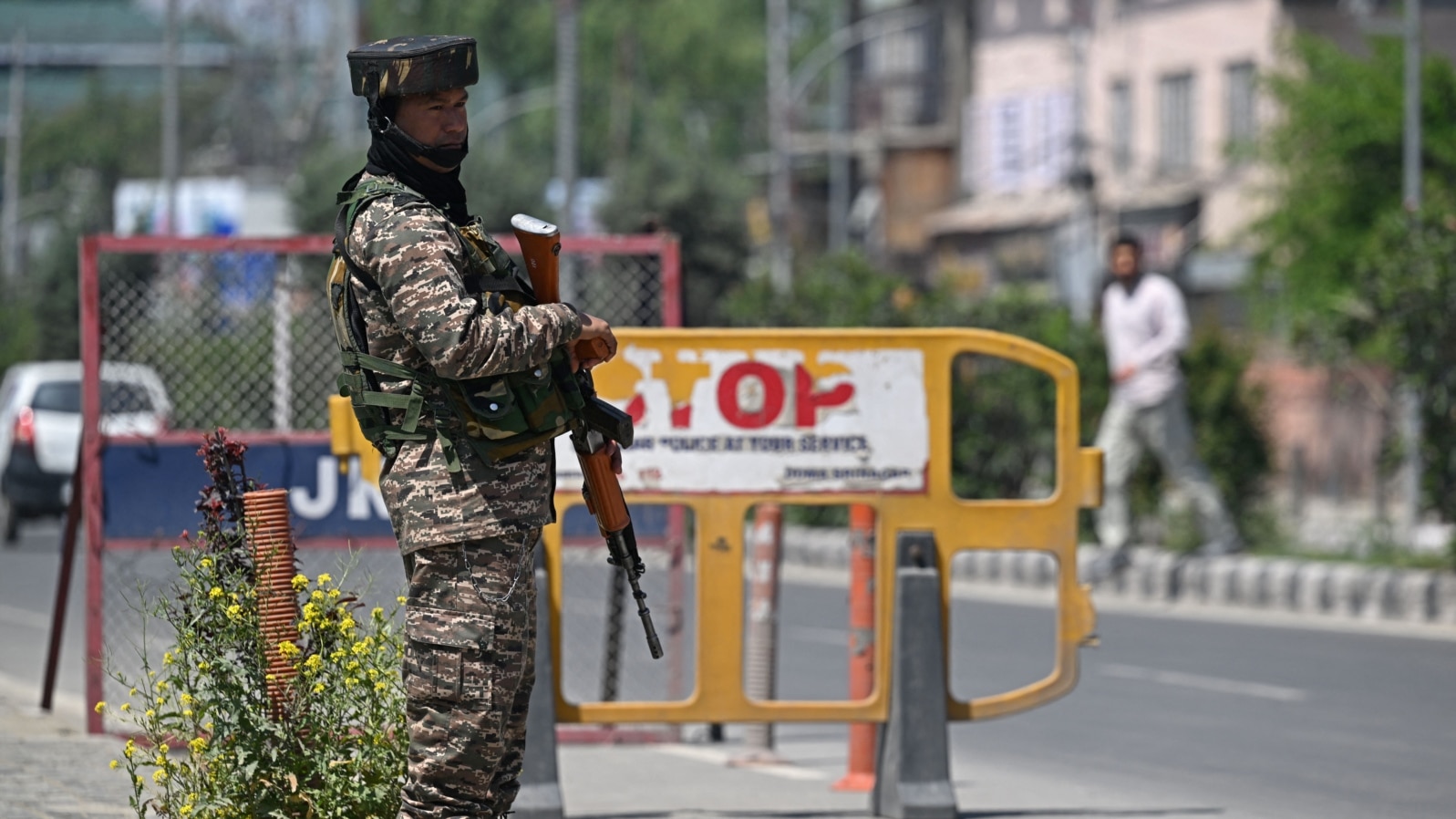 An Indian paramilitary trooper stands guard along a street in Srinagar on April 30, 2025.