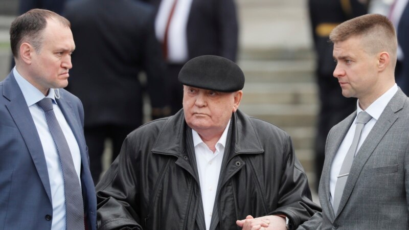 Горбачов наполни 90 години - За запад Горби, дома контроверзен