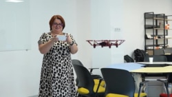 Șapte școli-model vor testa din această toamnă predarea cu drone la ore 