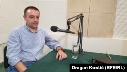 Istorijski narativ kroje mediji, tabloidi i javni govor koji dolazi od strane političkih faktora, kaže predsednik nevladinog Udruženja za društvenu istoriju "Euroclio" Aleksandar Todosijević.