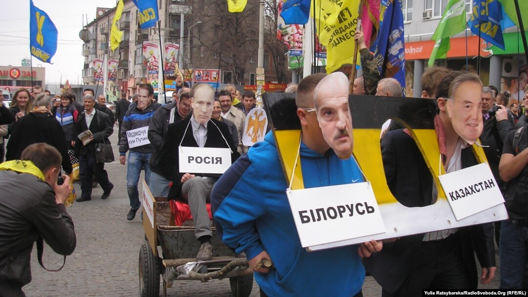 Украина -- Бажы биримдигине каршы акциядан бир көрүнүш, Днепропетровск, 5-апрель, 2013