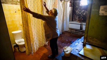 Старшеклассницу жестоко избили в туалете школы в Новосибирске - optnp.ru | Новости