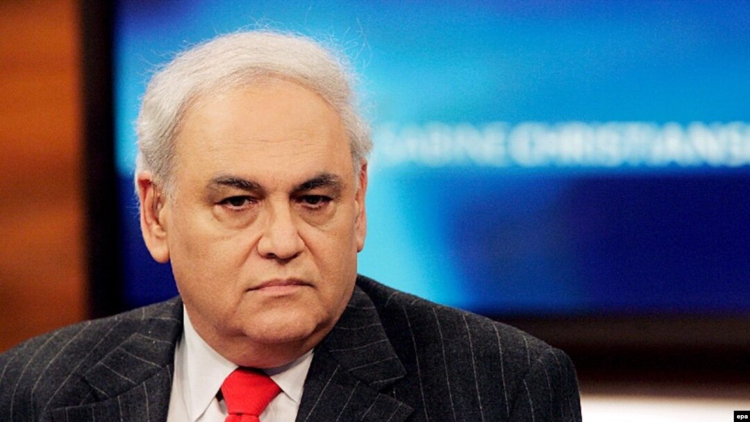 از آقای پرل که در سال ۲۰۰۳ از رياست هيئت مشاورين استعفا کرد، به عنوان يکی از معماران و مشوقان اصلی جنگ عراق ياد می شود.