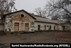 Будівля, де розташовувався Залізничний музичний коледж. Зараз закинута. У січні 2022 року міська влада планувала робити тут музей