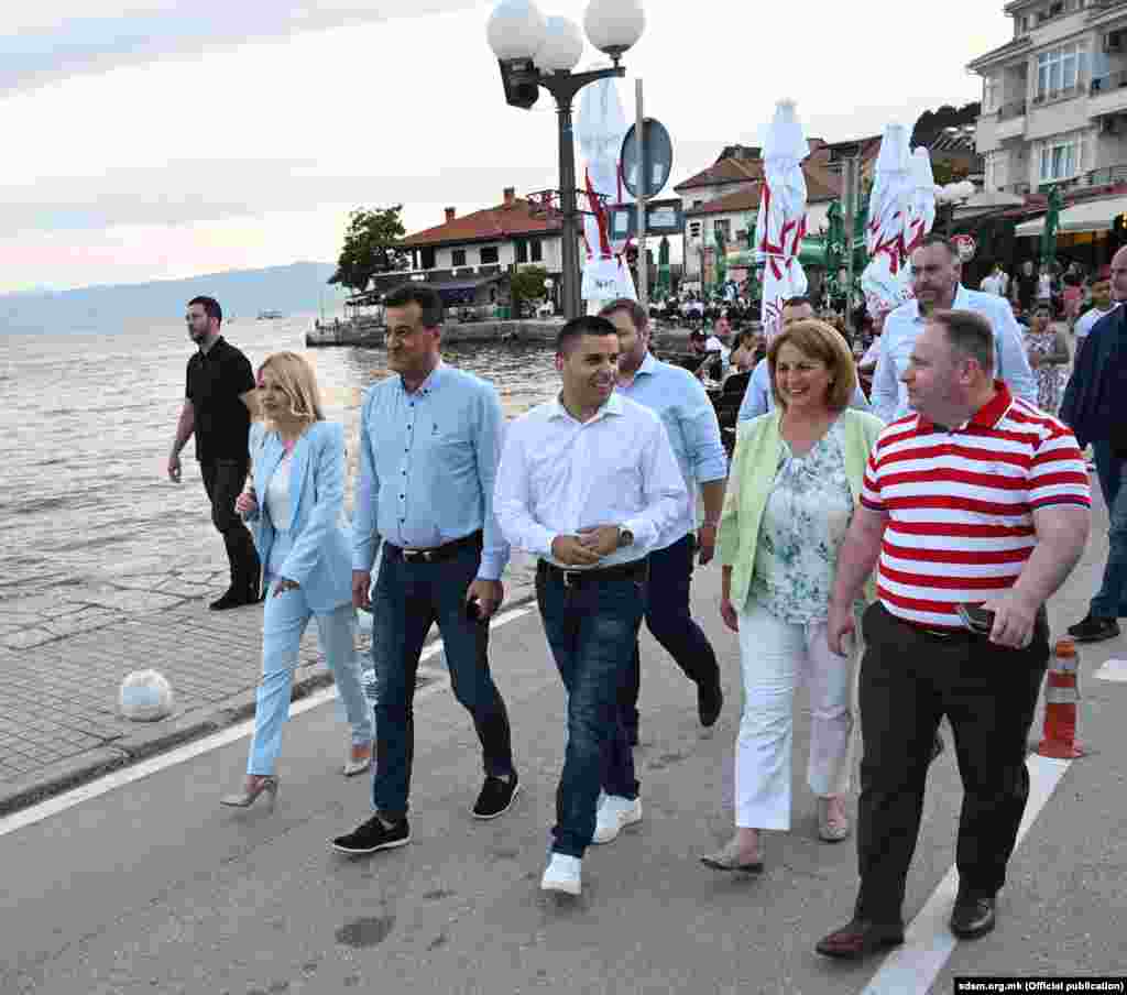 Генералниот секретар на СДСМ Љупчо Николовски на средба со граѓани во Охрид на 4 јули 2021