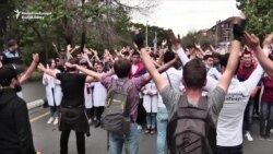 Armenian Students March In Support Of Pashinian