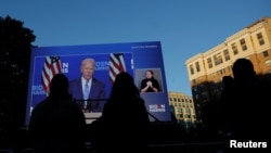 Joe Bident, a demokraták elnökjelöltjét figyelik Washingtonban.