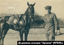 Старши лейтенант Караев - руски военен комендант в град Дупница, 5 декември 1944 г. Източник: Държавен архив - Кюстендил