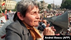 Doina Cornea în 1990 în Piața Universității