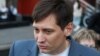 Politicianul de opoziție Dimitri Gudkov a părăsit Rusia de teama unei arestări. 